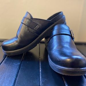 Black restaurant shoes